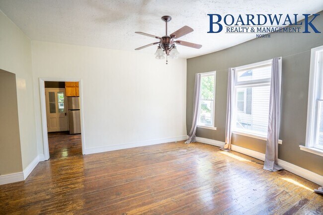 Building Photo - 4 Bedroom Victorian Single Family Home