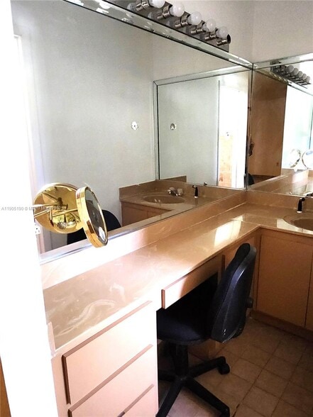 Primary Photo - 2025 Brickell Ave