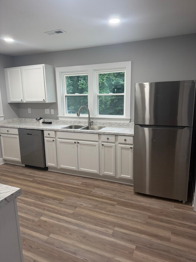 Building Photo - 307 Arey Ave