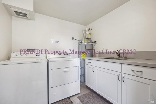 Building Photo - Reduced Rent! Now $4,800 (Was $4,950) Reno...