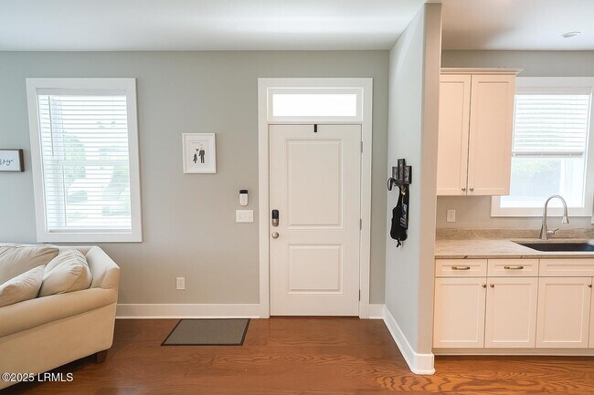 Building Photo - 29 Downing Dr