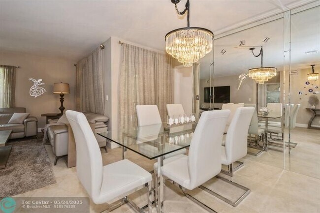 Building Photo - 4485 Carambola Cir N