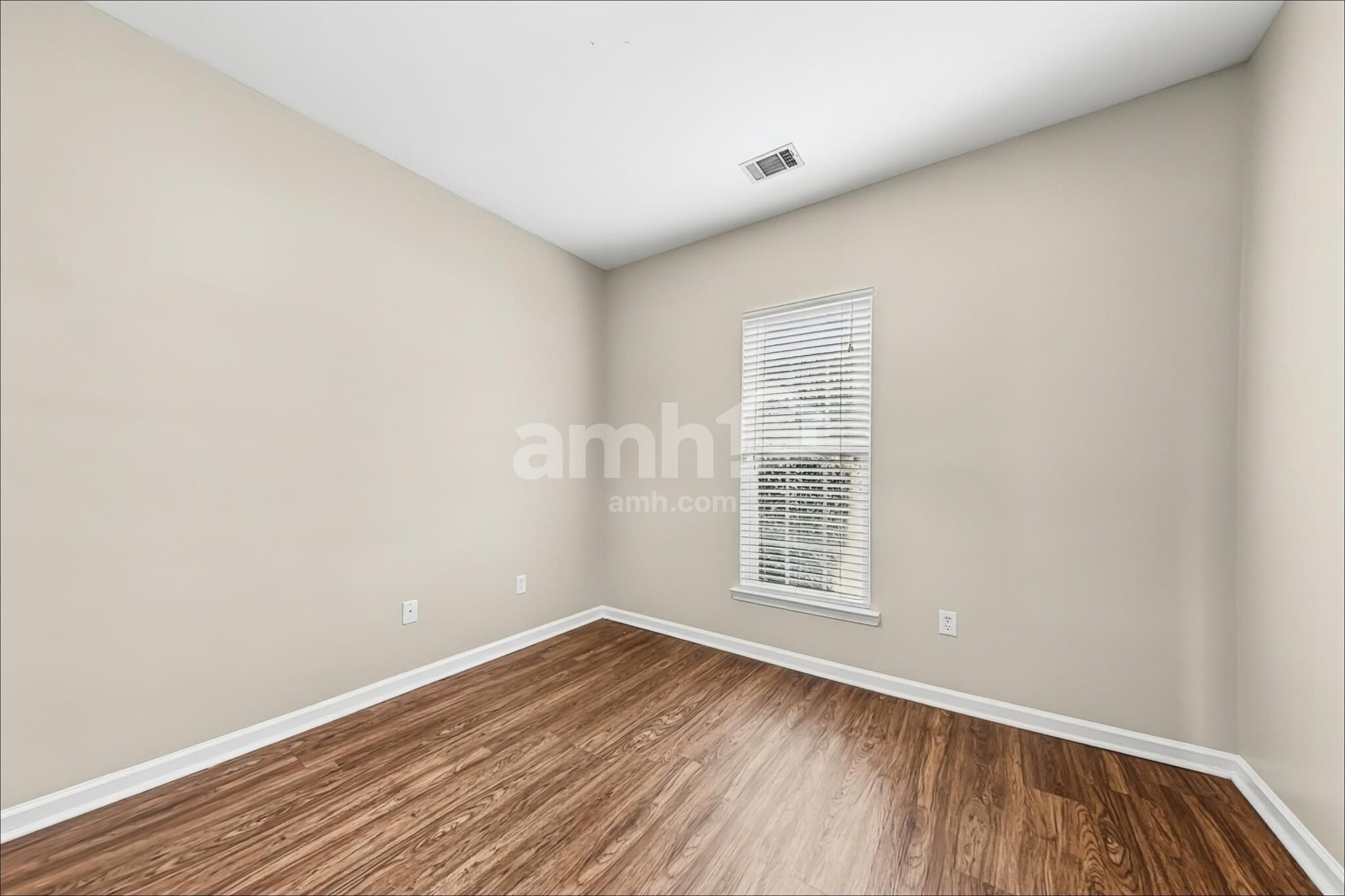 Building Photo - 1555 Bradley Blvd