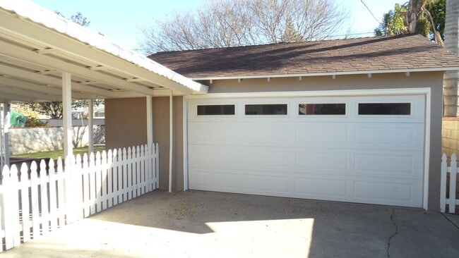 Building Photo - Old Towne Orange, Hardwood floors, Single Story House 3BR 2BA  2 car garage