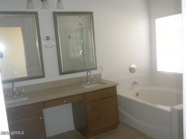 Building Photo - 1570 W Ivanhoe Ct
