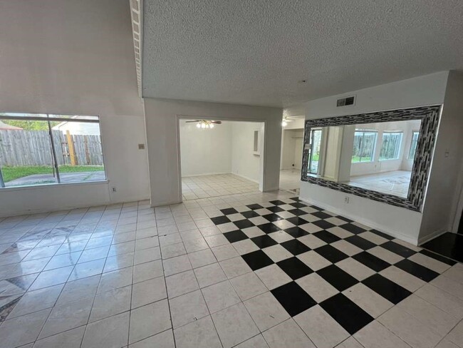 Building Photo - 12915 Ashford Knoll Dr