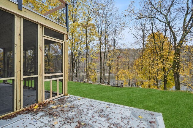 Building Photo - 916 East End Rd