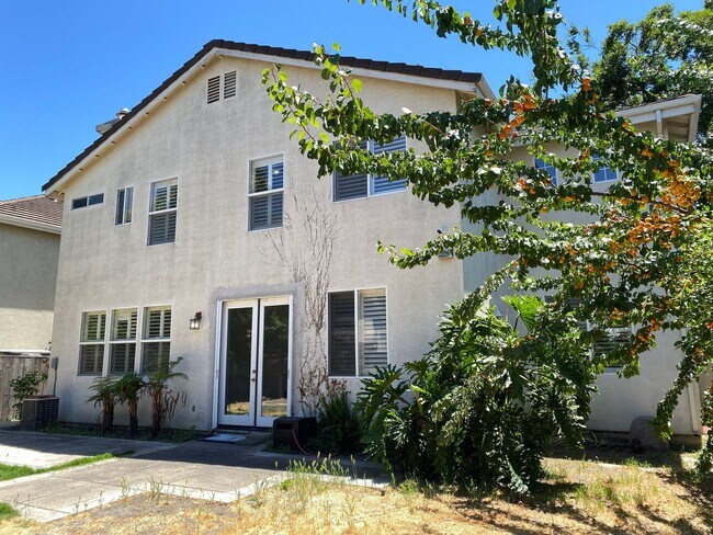 Building Photo - Two Story, Three Bedrooms, Two And A Half Bathrooms In Brookside
