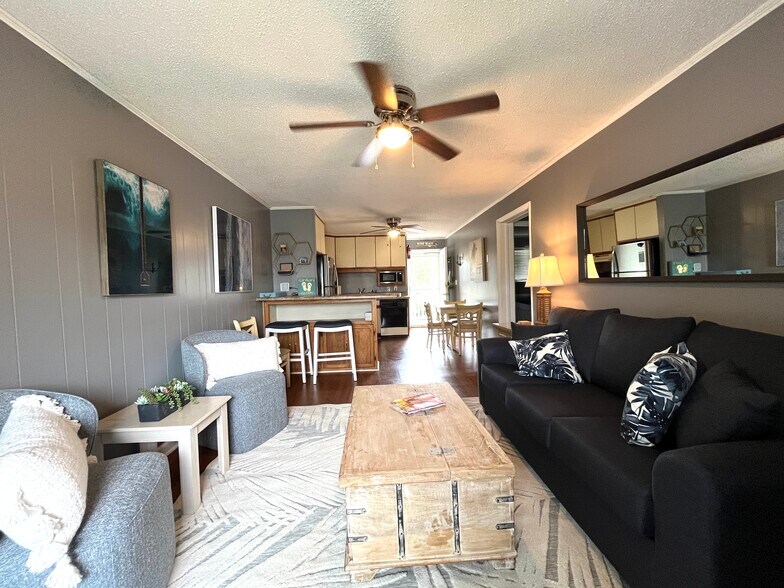 Building Photo - 1919 Spring St