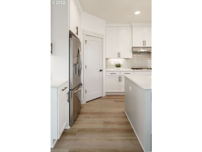 Building Photo - Charming Newer Model Home!