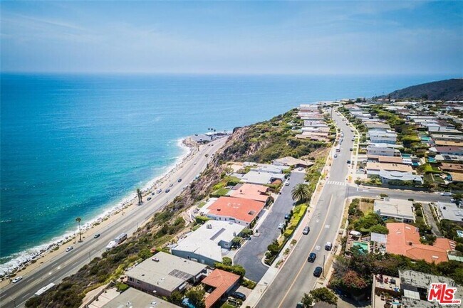 Building Photo - 18203 Coastline Dr