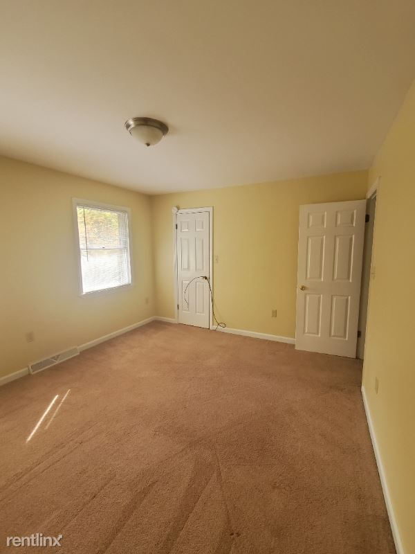 Building Photo - 2 br, 1.5 bath Townhome - 3334 Lynnwood Dr