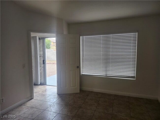 Building Photo - 216 Breezy Shore Ave