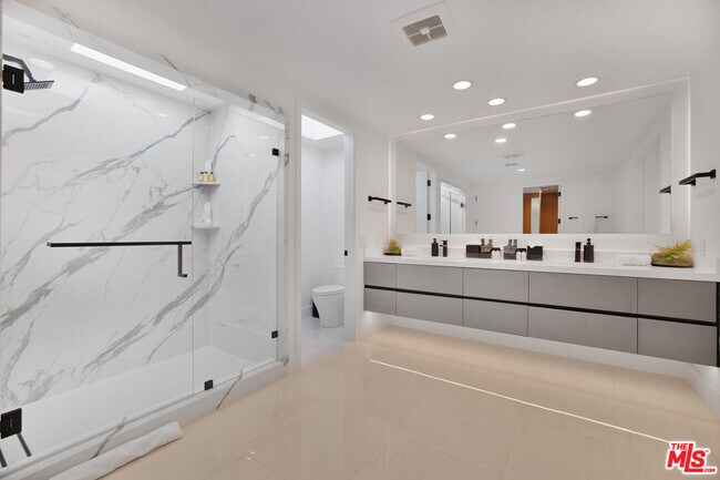 Building Photo - 30020 Morning View Dr