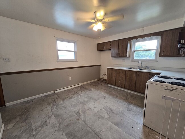 Building Photo - 3 Bedroom Home - Conveniently Located in N...