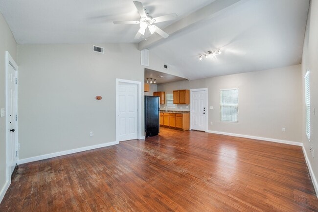 Building Photo - TOBIN HILL COTTAGE