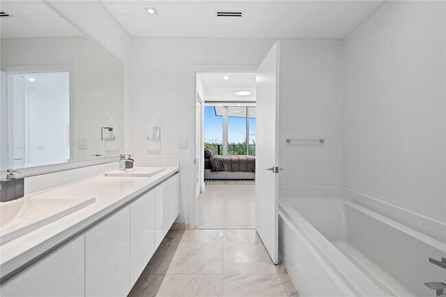 Building Photo - 701 N Fort Lauderdale Beach Blvd