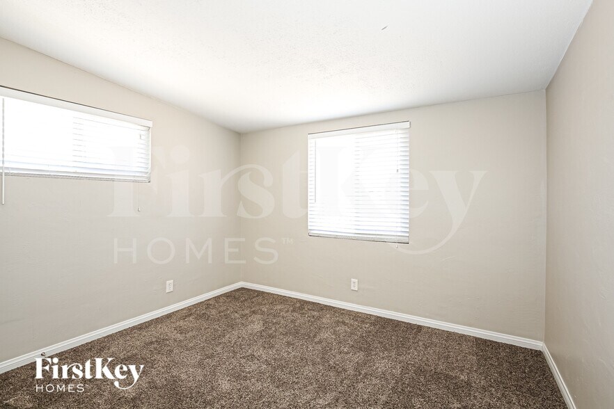 Building Photo - 2317 Hassett Ave