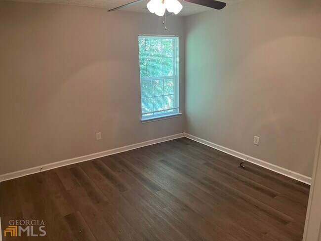 Building Photo - 4014 Carisbrook Dr