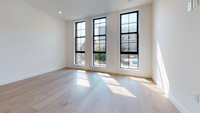 Building Photo - 580 Palisade Ave