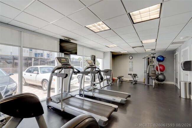 Building Photo - 3750 Galt Ocean Dr