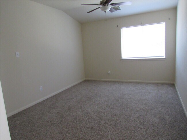 Building Photo - 6338 Applewood Forest Dr