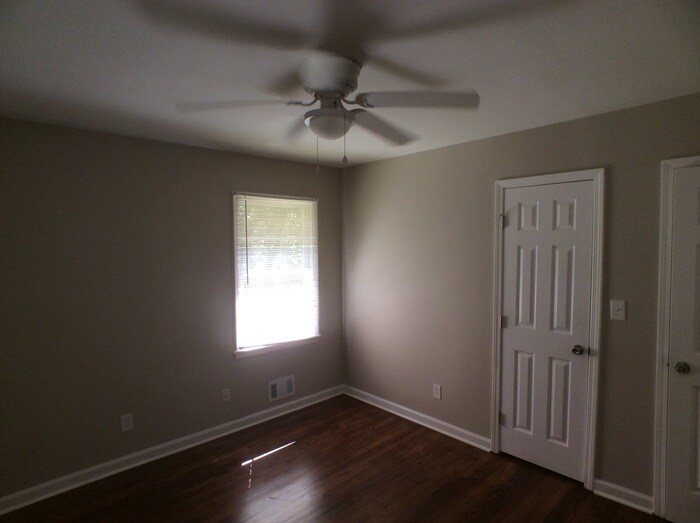 Building Photo - 2892 Horse Shoe Dr
