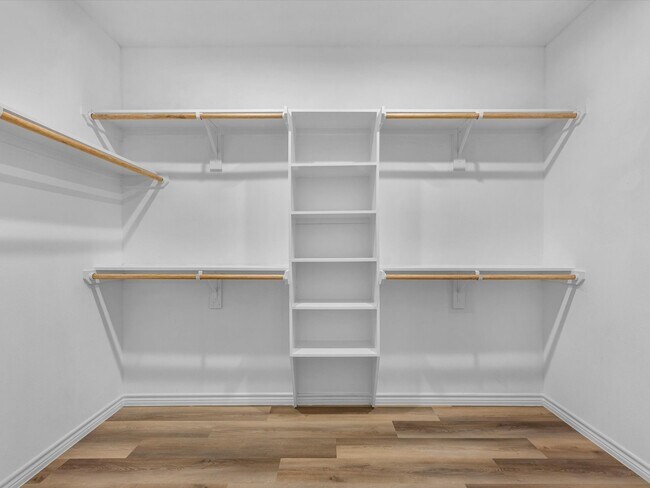 Building Photo - 1319 W Bell St