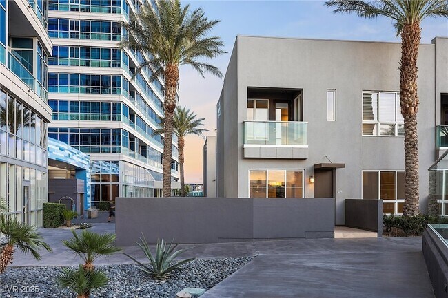 Building Photo - 4575 Dean Martin Dr