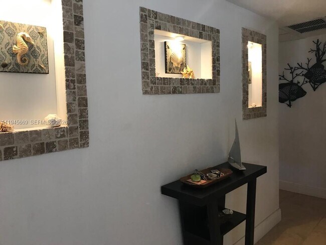 Building Photo - 320 S Surf Rd