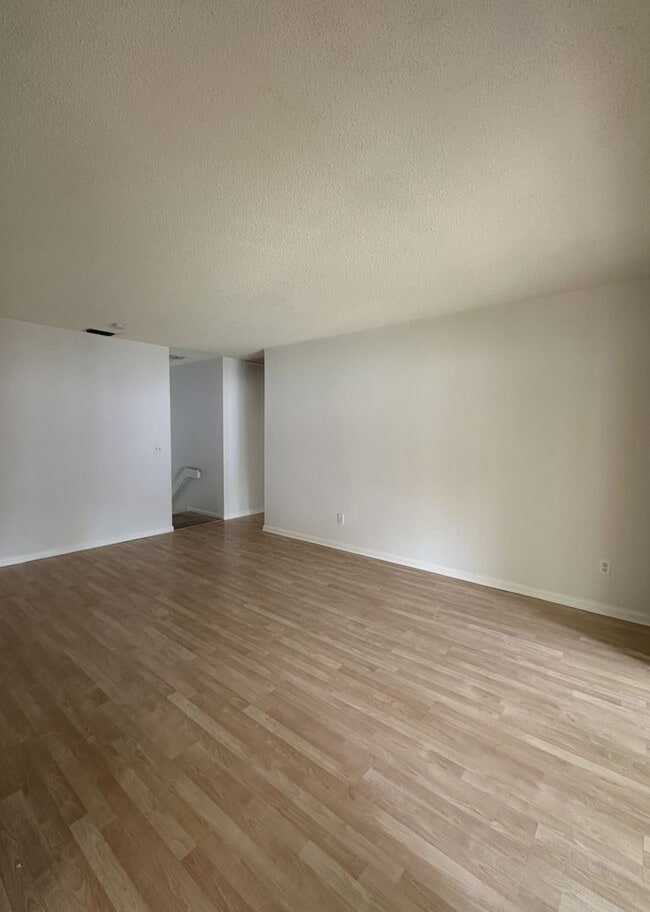 Building Photo - Lovely 2 Bedroom 2 Full bath Condo in the ...
