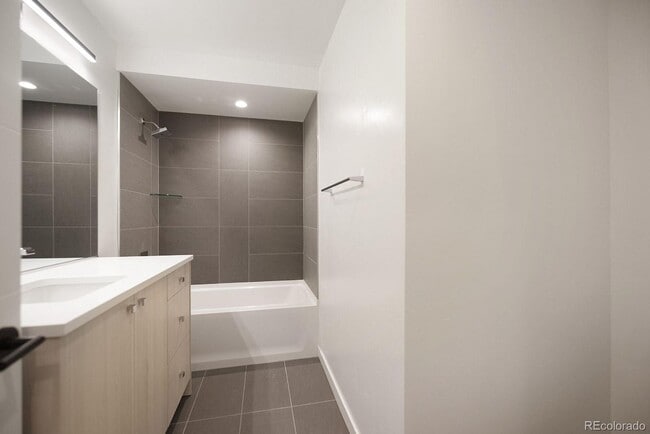 Building Photo - You’ll fall in LOVE with the VIEW! Convenient Location!