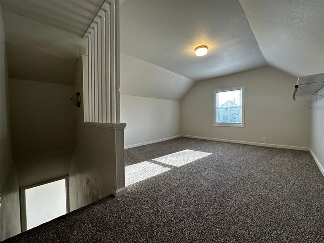 Building Photo - Recently Renovated 3 Bedroom 1 Bath Single...