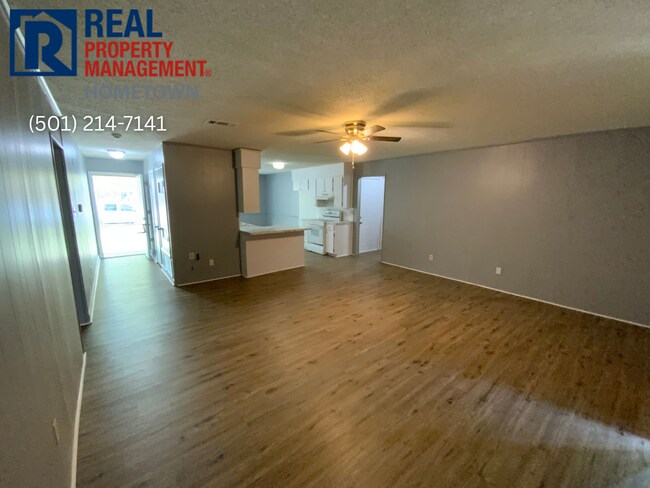 Building Photo - 4013 Wooddale Dr