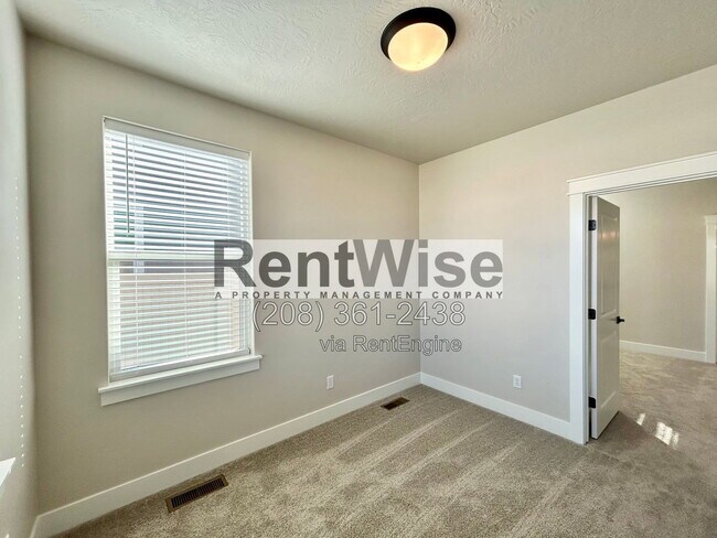Building Photo - 5690 N Jumplist Ave