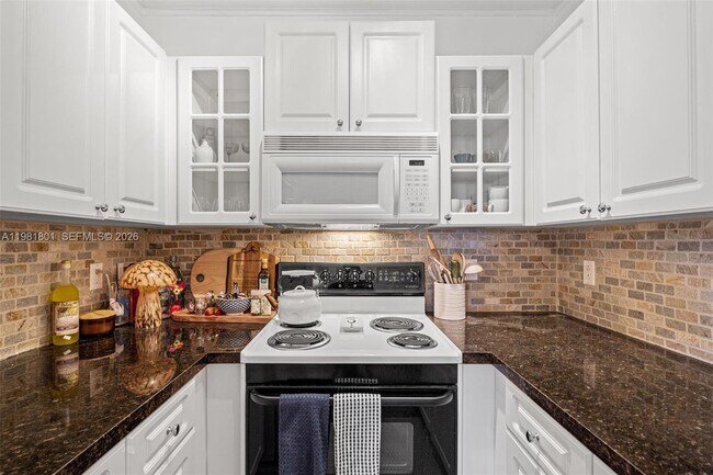 Building Photo - 45 Antilla Ave