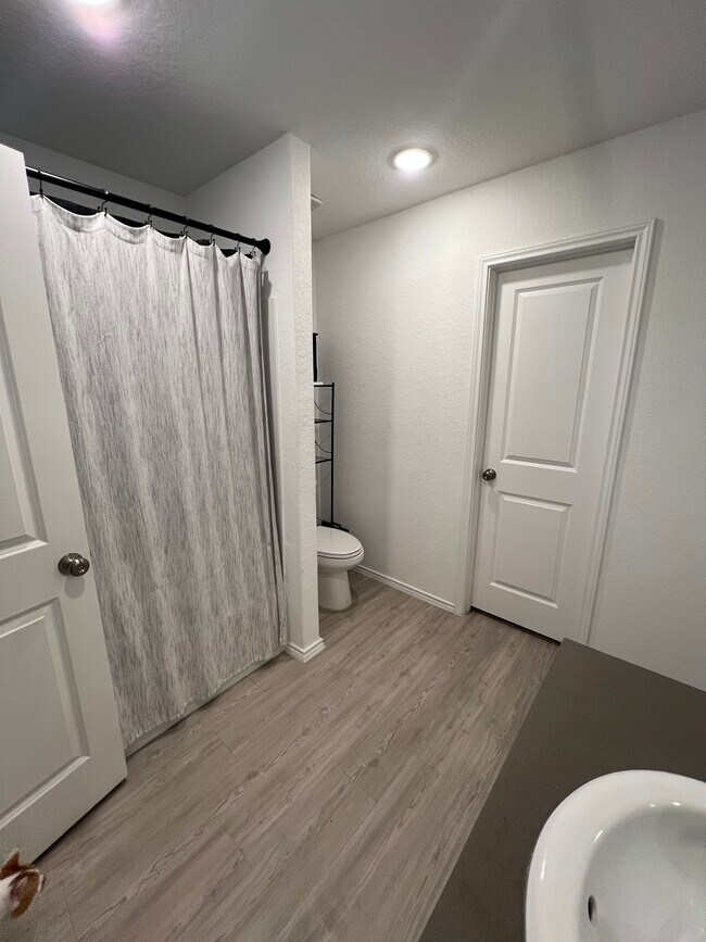 Building Photo - 7211 Green Sapphire