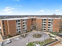 Building Photo - 900 Washington Rd