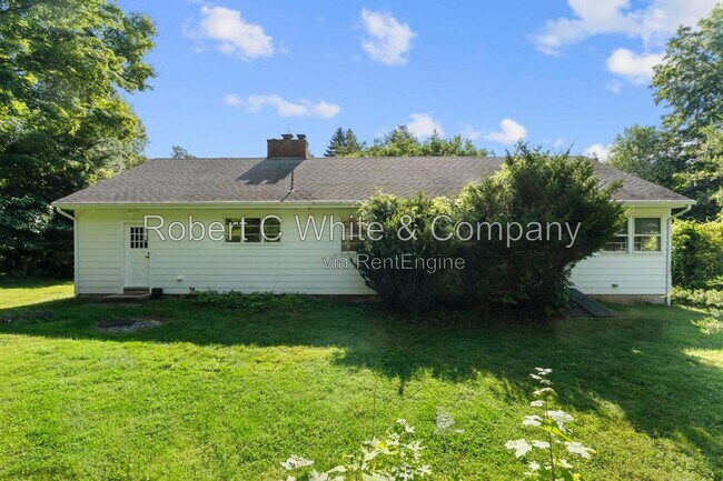 Building Photo - 851 Ward Ln
