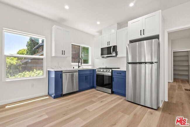 Building Photo - 1305 Lucile Ave