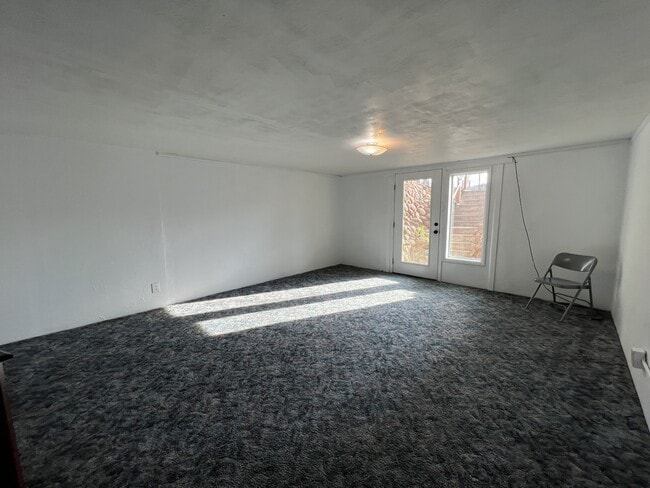 Building Photo - 2405 Sunset Dr