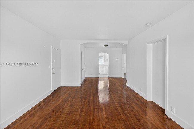 Building Photo - 993 Bay Dr