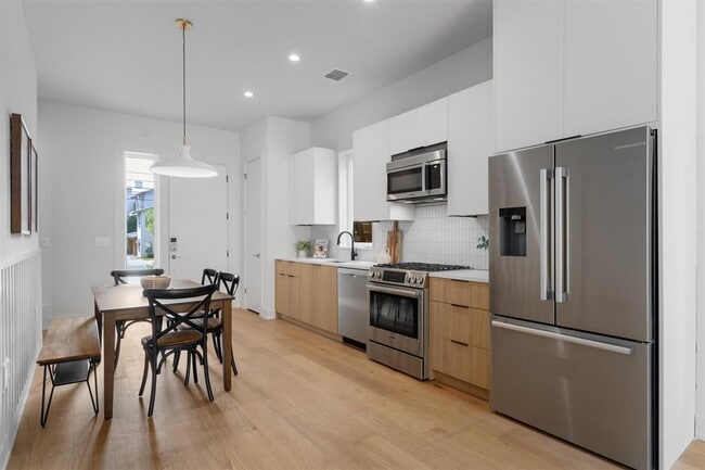 Building Photo - 2611 Wilson St