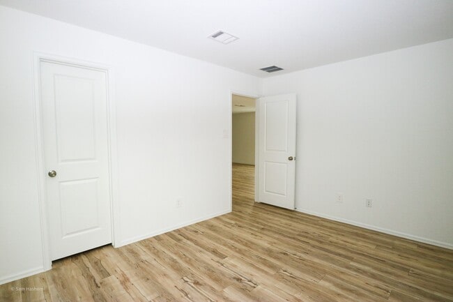 Building Photo - 21811 Hickory Spgs Ct