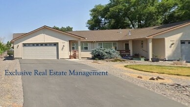 Building Photo - 2 Bedroom Duplex with Garage