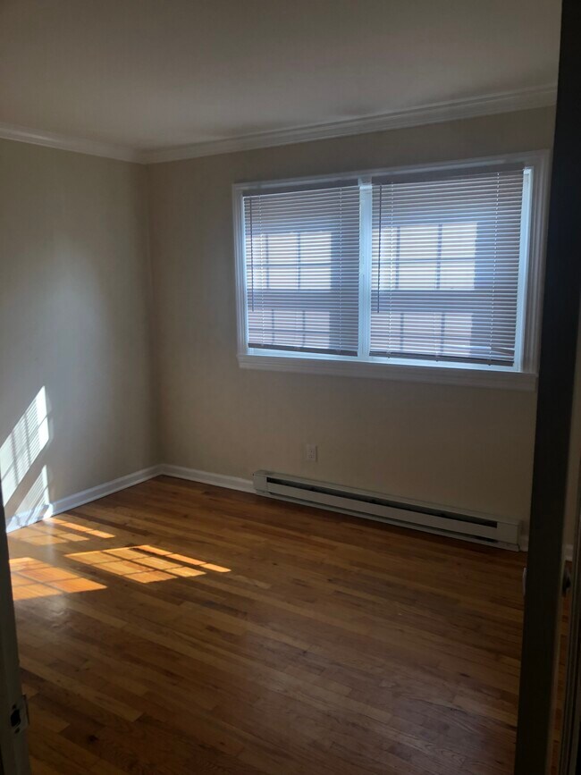 Building Photo - 1307 Hope St