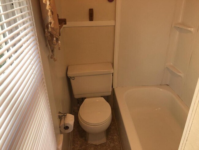 Building Photo - 1109-B Alma St