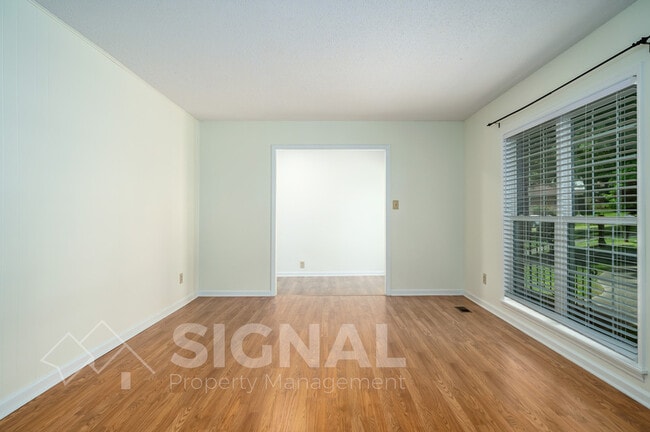 Building Photo - 2245 Tal Heim Dr