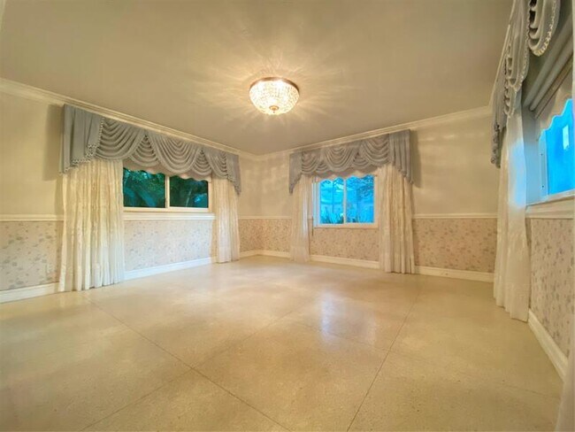 Building Photo - 1049 Van Buren St