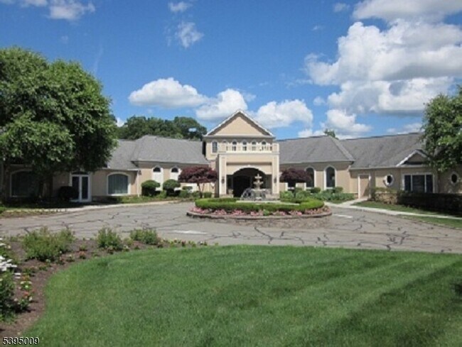 Building Photo - 3102 Cleveland Ln